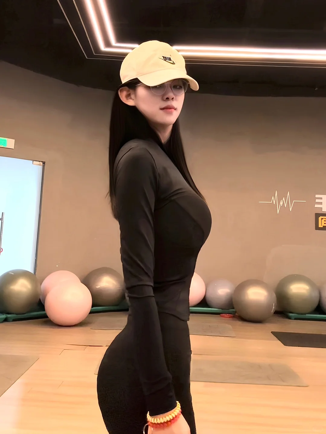 今日健身房look，all black真的超显身材！！！