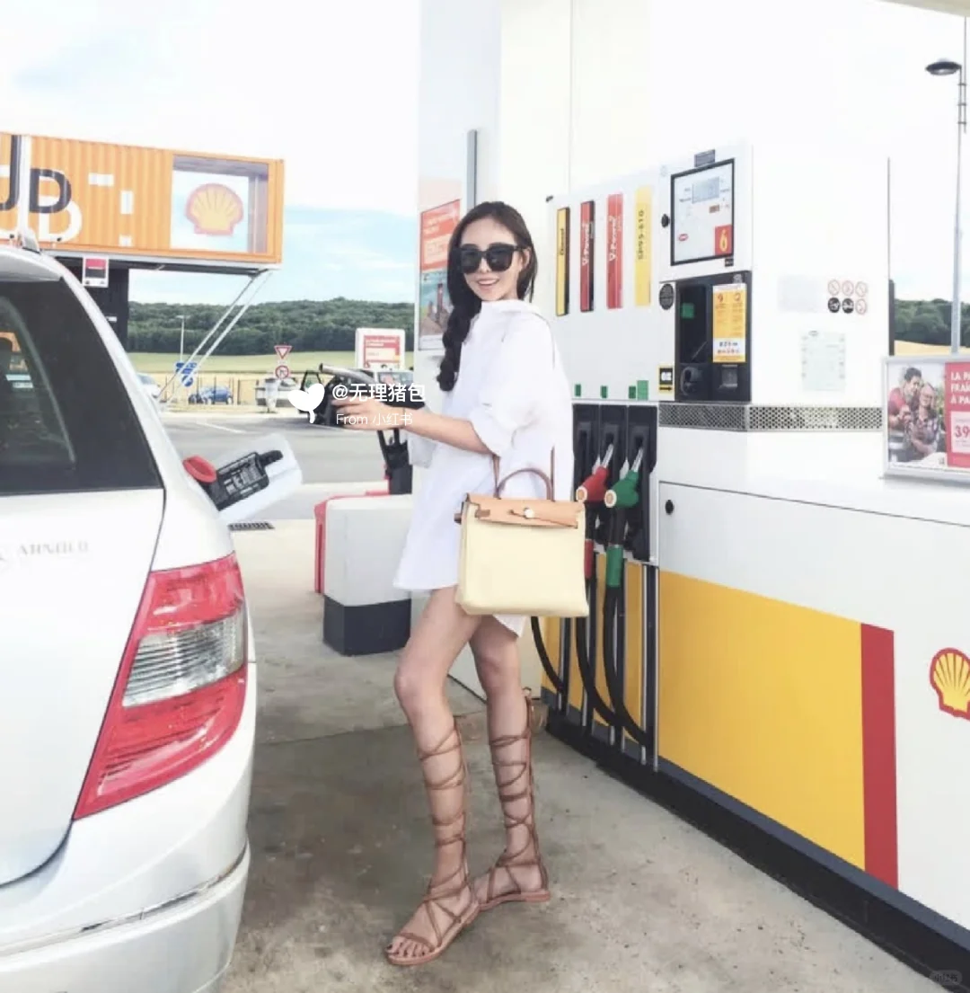以前的网红穿搭更符合时下追求的“女人味”