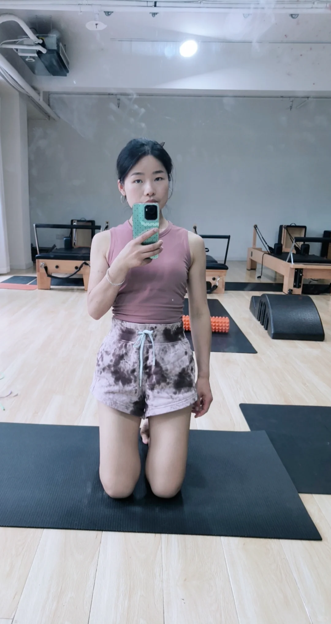 柔韧且有力量的瑜伽中年女孩❤️