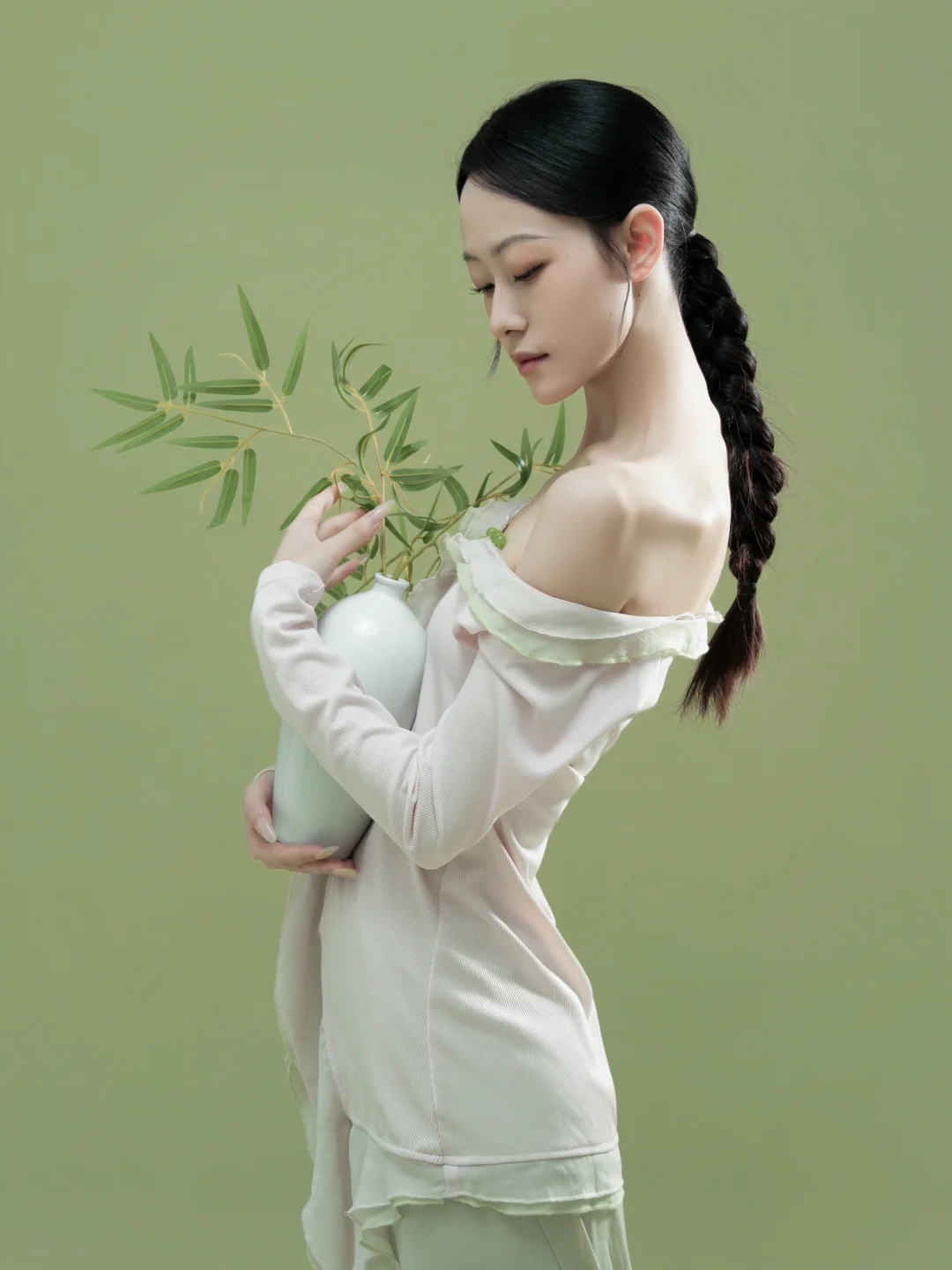 “白玉坠枝头，无绿也无愁”