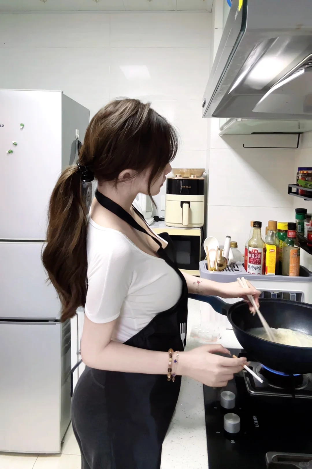 美女做饭谁不爱呢～～～