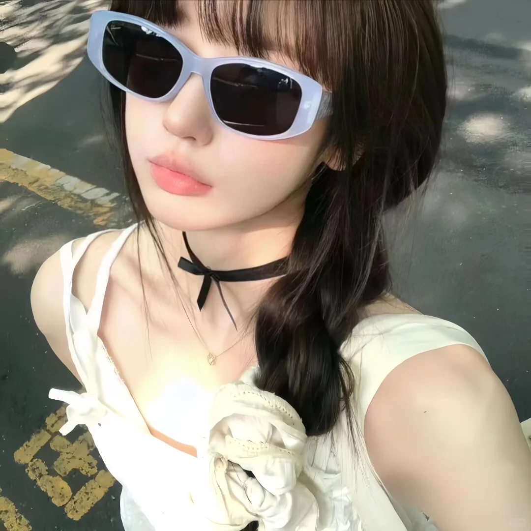怪我不出众的脸 留不住你跳动的眼