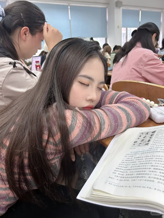 在财大的他拍视角