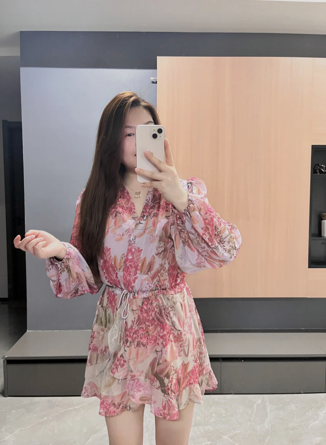 娇艳美女裙 超显白 亲肤轻盈