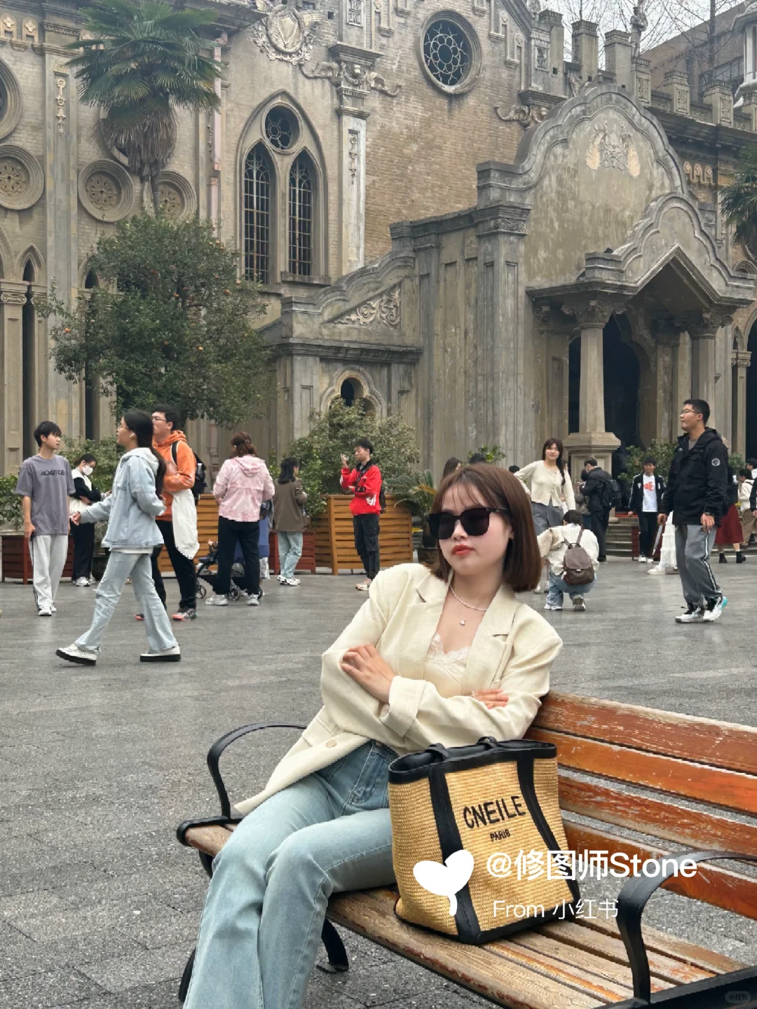 不用p图软件 也能让路人瞬间消失