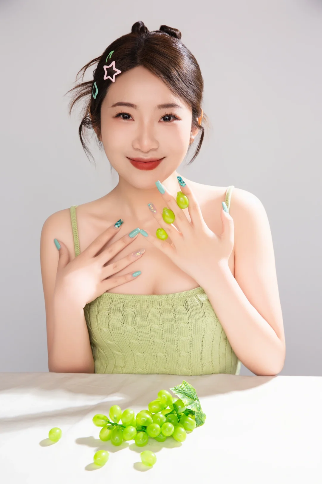 夏日牛油果女孩| 绿色吊带写真