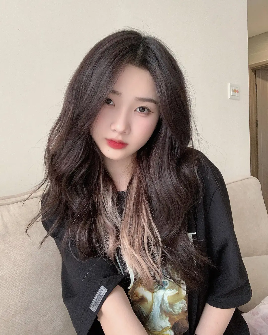 这美女谁家的