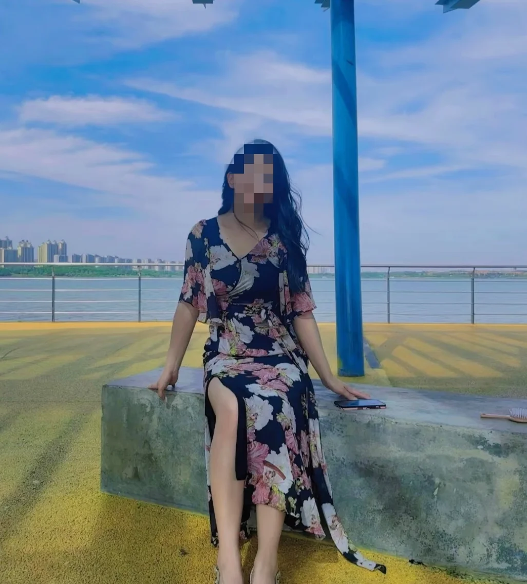 儿子出来玩 夸我穿的成熟有女人味