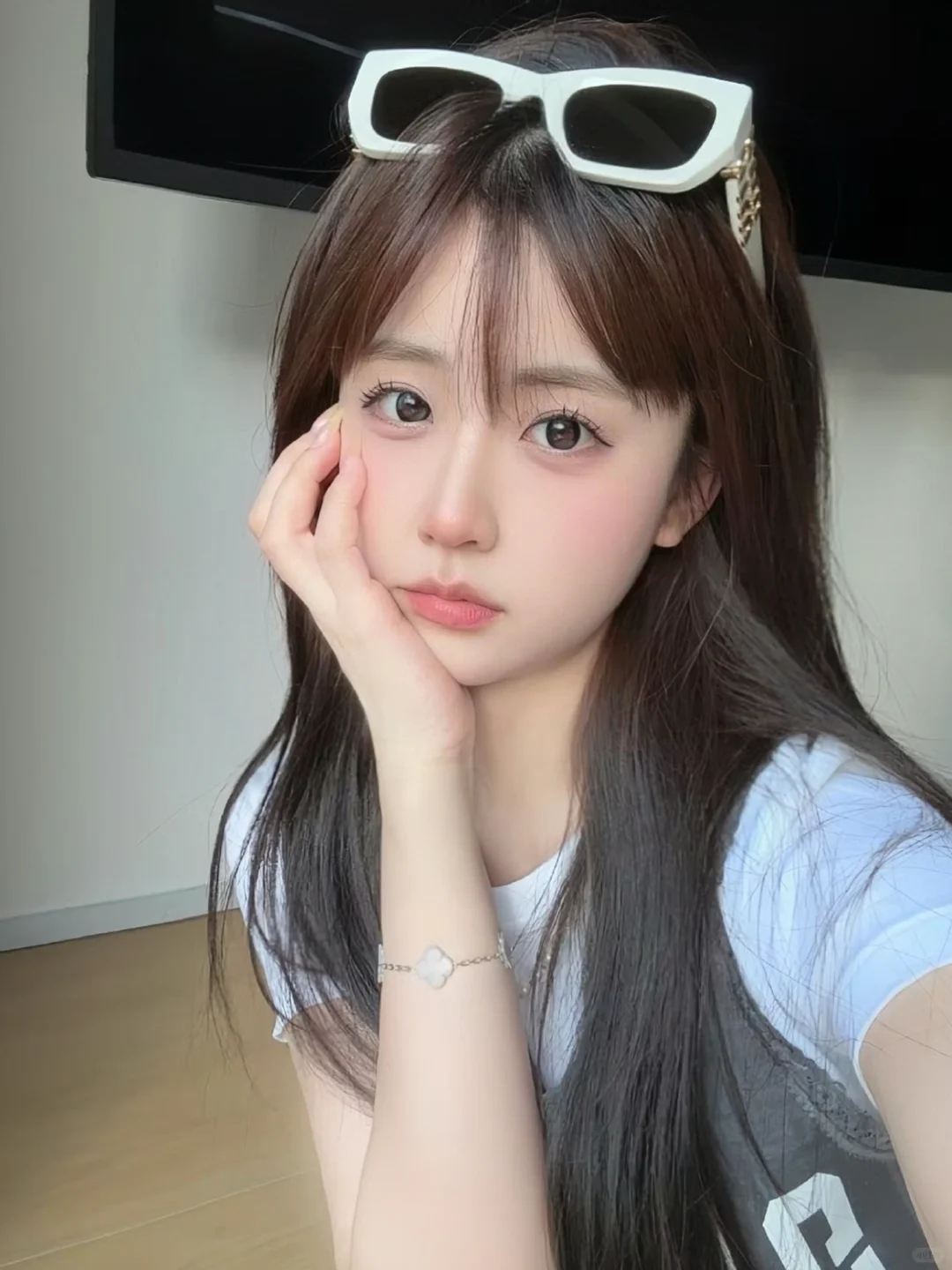 04女大学生 新人模特 蹲摄影师📷