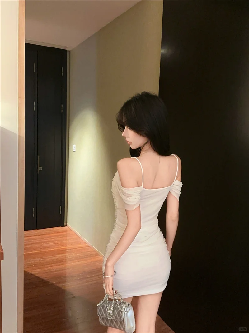 上新啦！纯欲风甜辣妹立体花朵吊带连衣裙✨