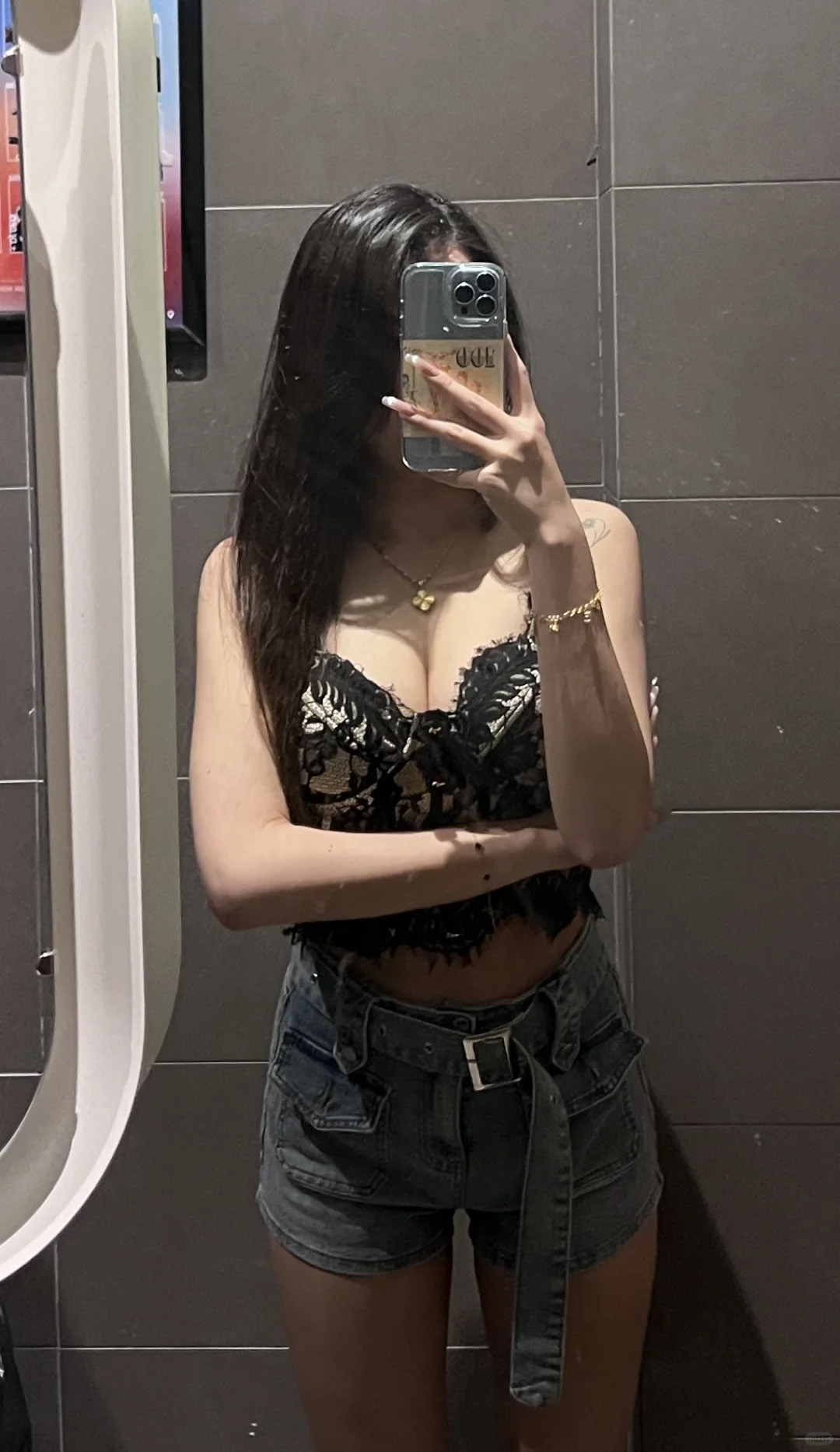 🇸🇬😶‍🌫️