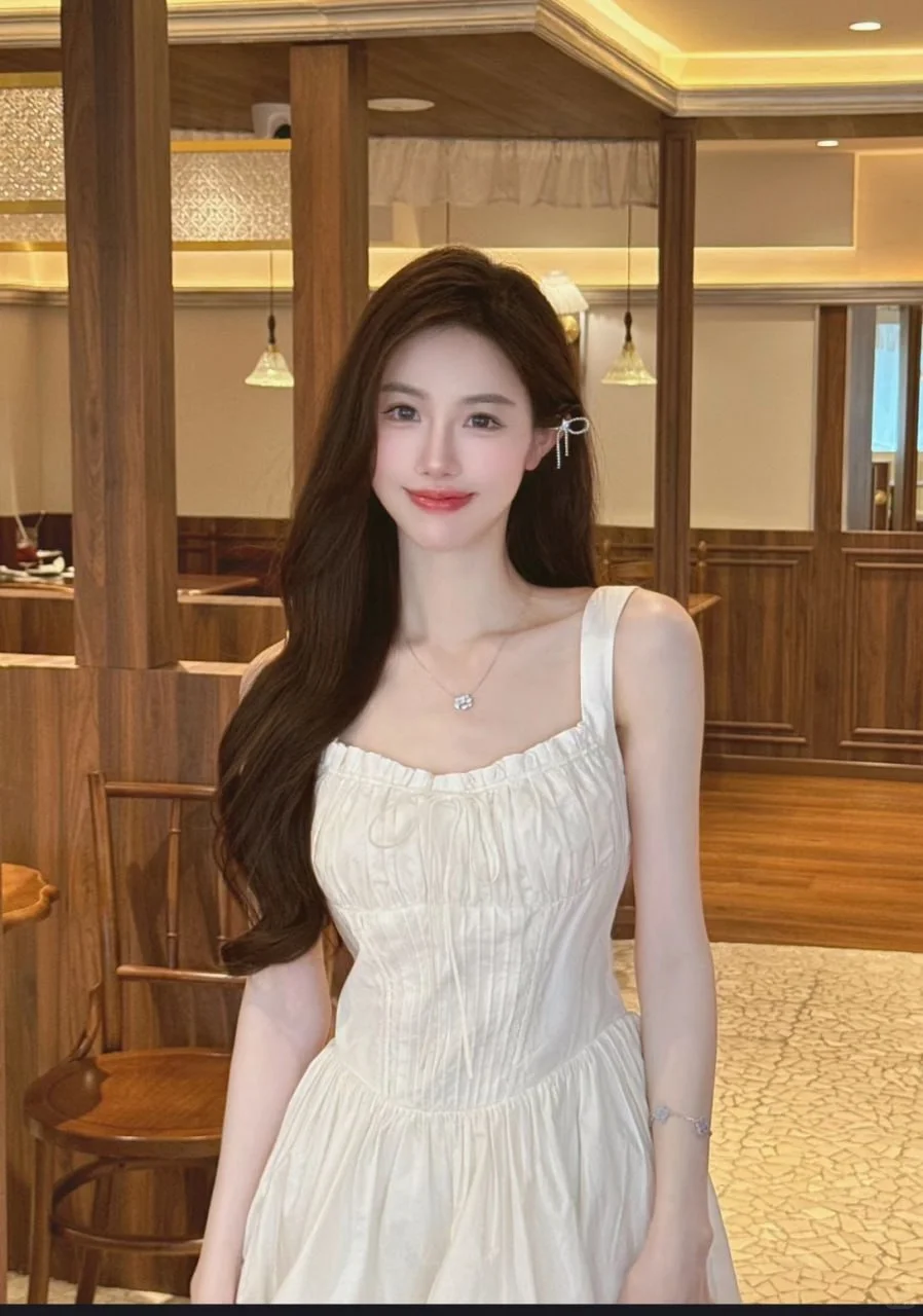 新人女大清纯模特，在线蹲高质量摄影