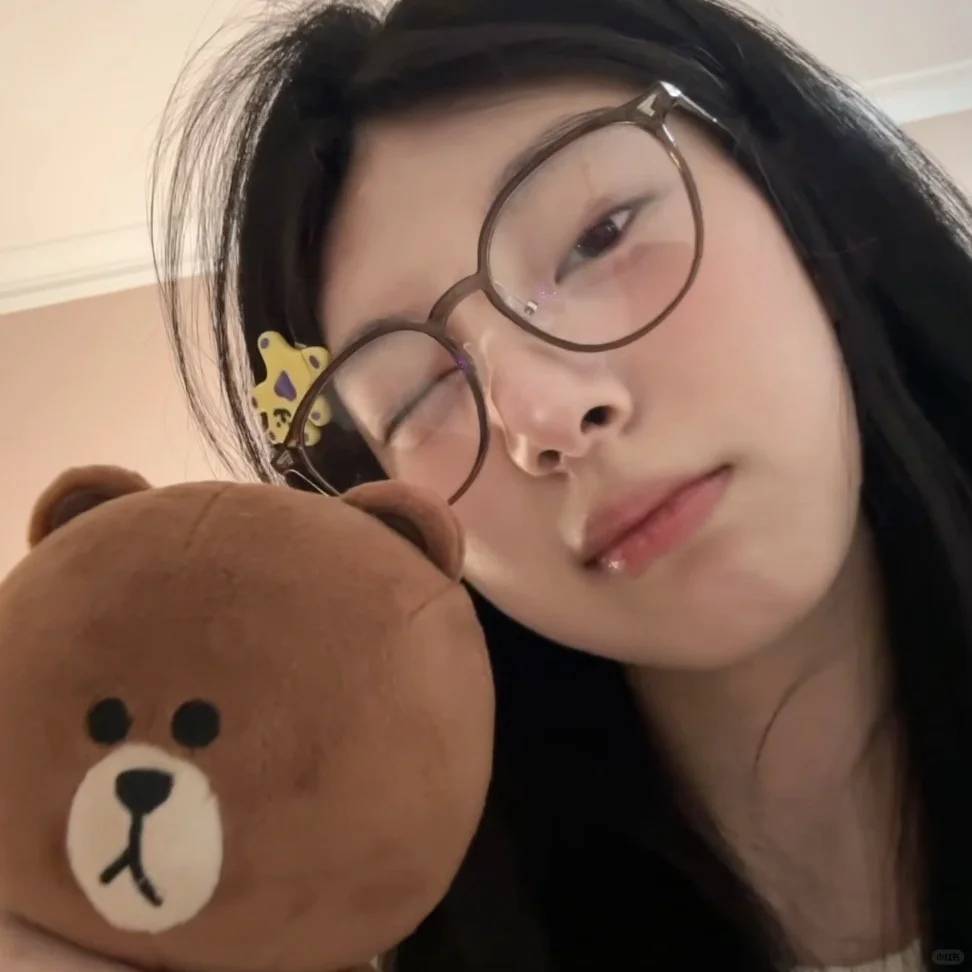 显脸小嘟甜妹眼镜
