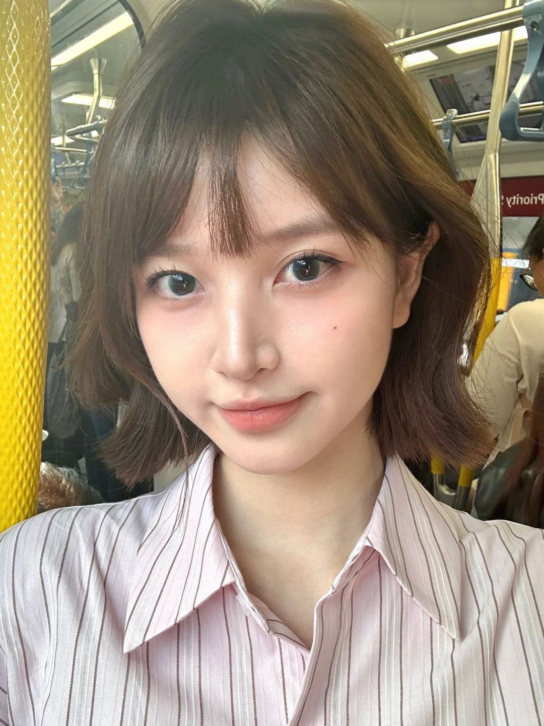 在地铁上遇到个短发女生