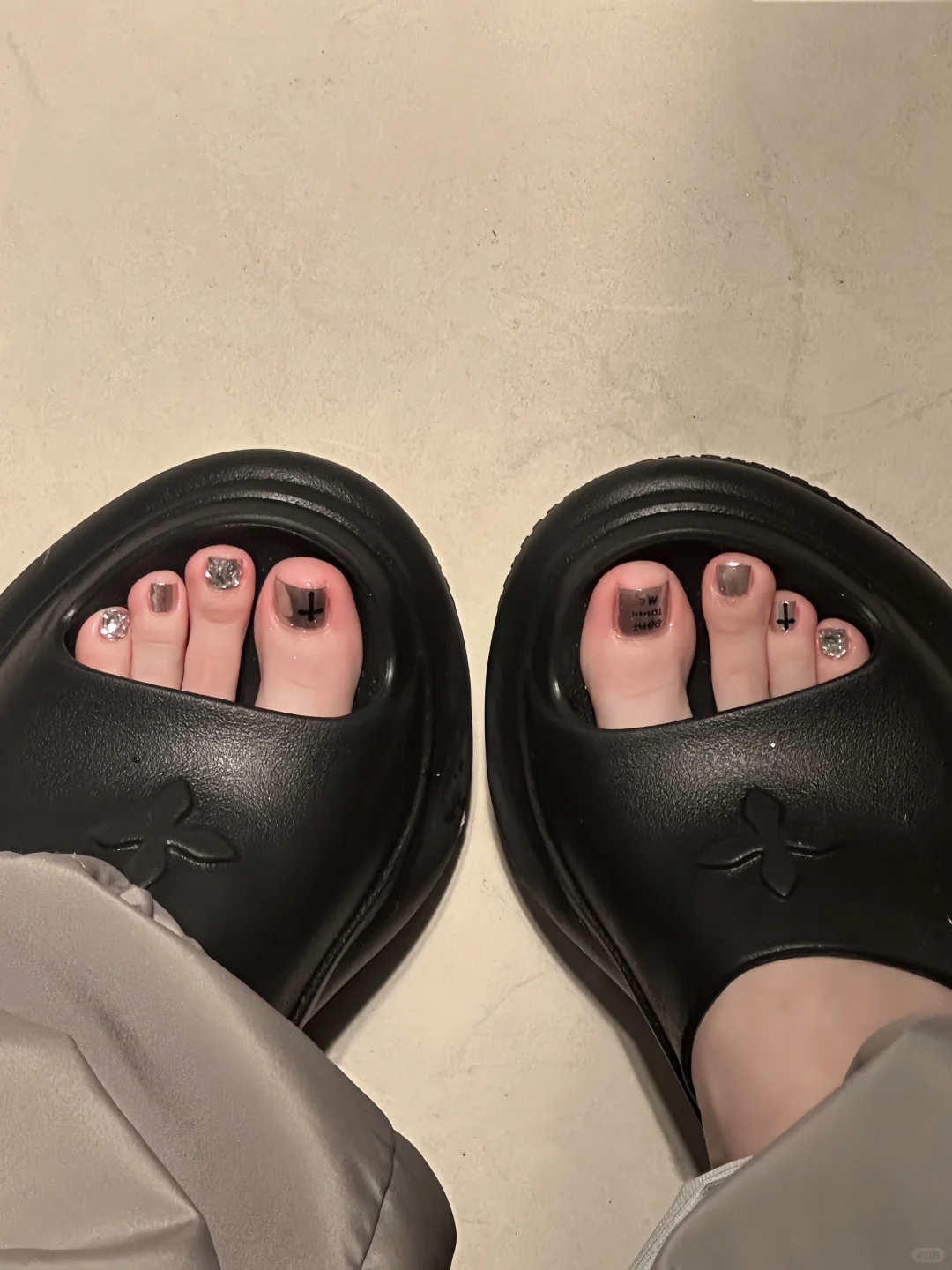 脚上千万不要做银色美甲！