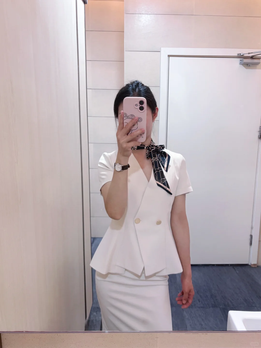 今日打工人职场穿搭：终于换新工装了～
