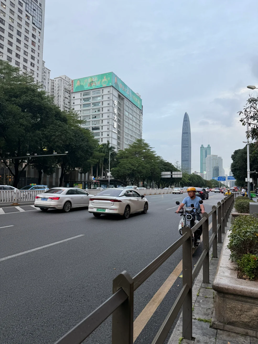 想问问银行女员工的老公都是干啥的
