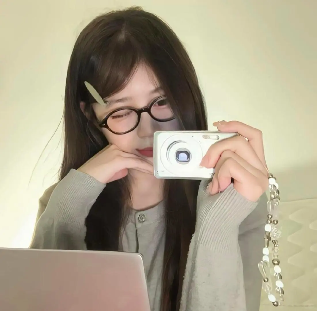 𝙒𝙚𝘾𝙝𝙖𝙩夏系明媚感女头