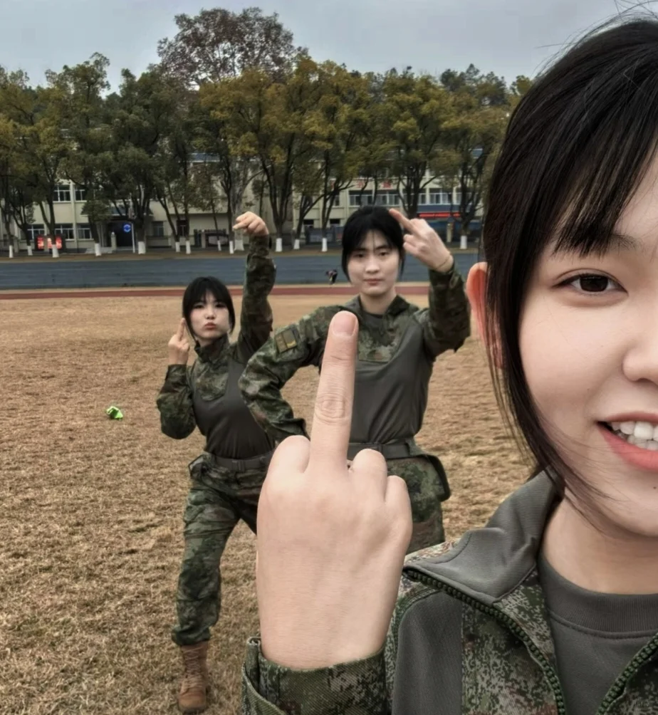 青春是迷彩的两年