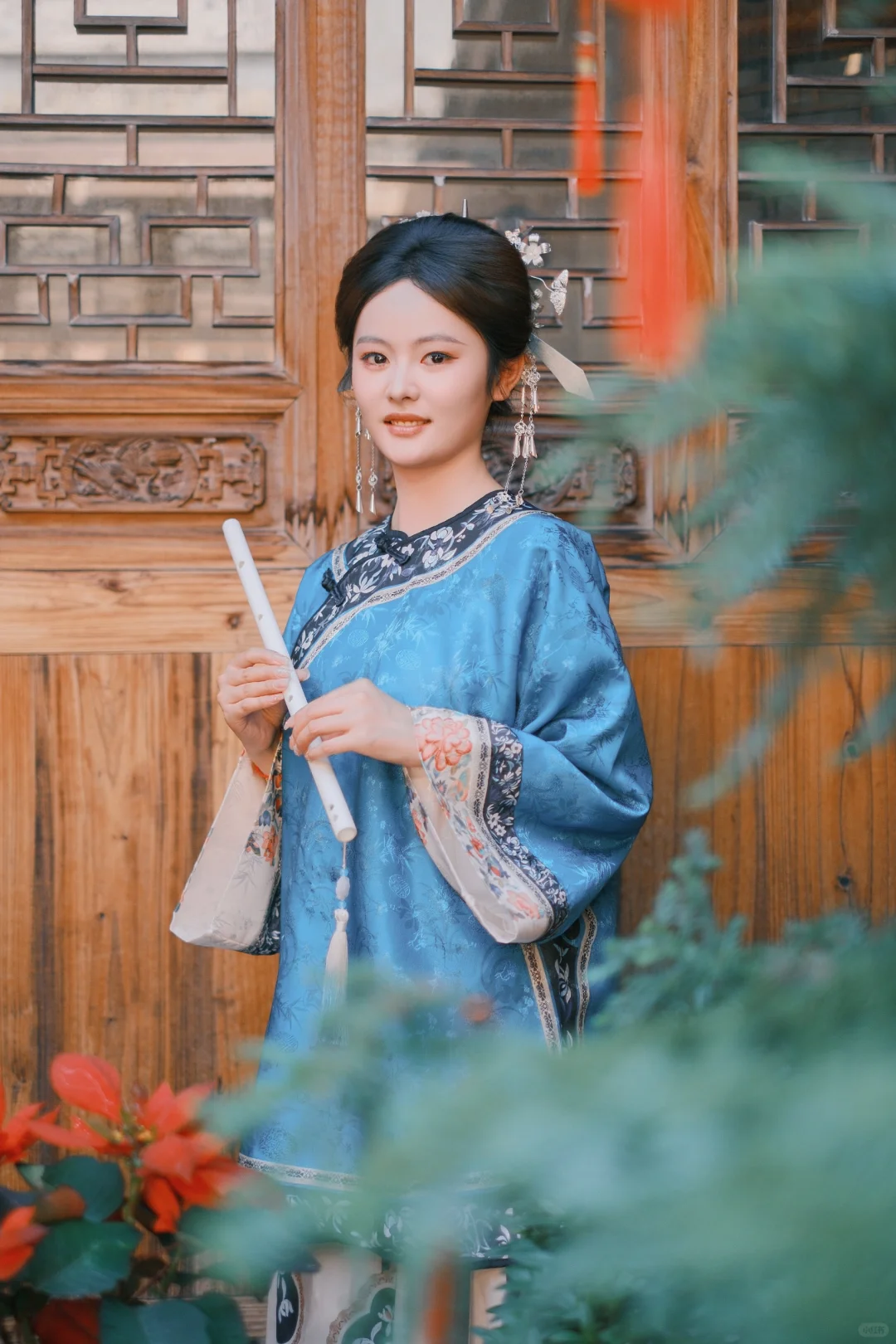 可以是娇艳的花，也可以是锋利的刀