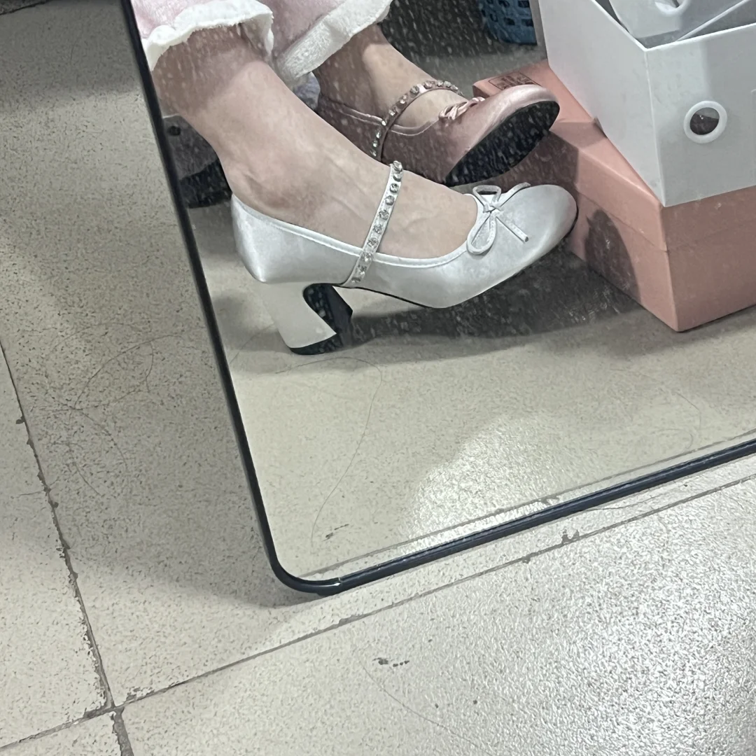 买到了绝美小粗跟～
