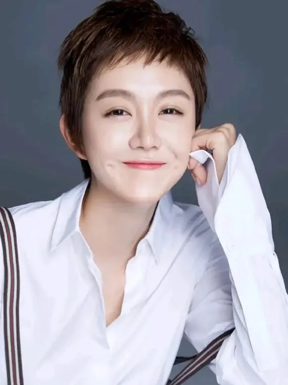 姜妍之美：内外兼修的独特魅力