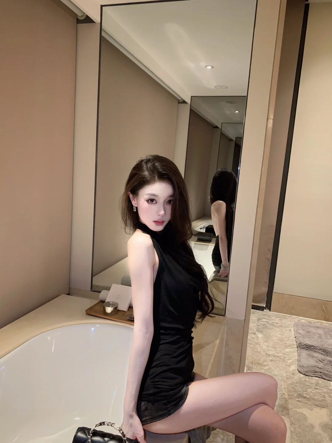 这衣服前面一般 背面绝了