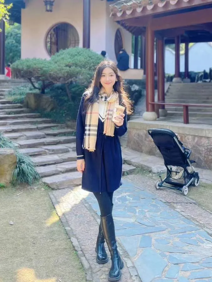 杨家有女初长成，养在深闺人未识