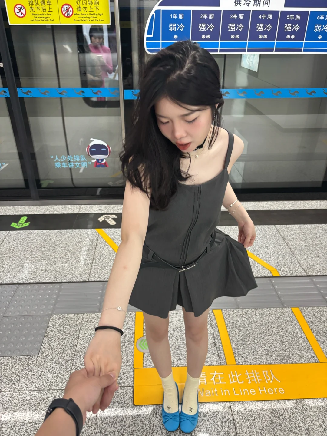 我的老婆这样穿真的不奇怪吗。。。