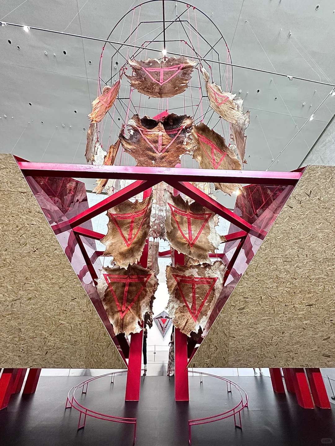 逛展穿的自带胸垫的包臀裙才五十 谁懂啊❗️
