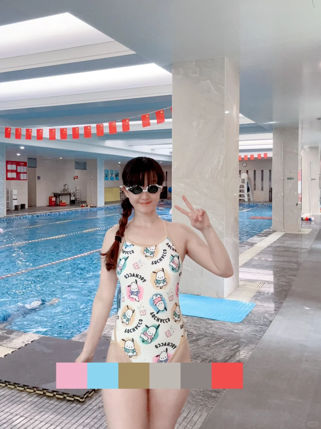可爱泳衣出击，泳池秒变甜蜜乐园