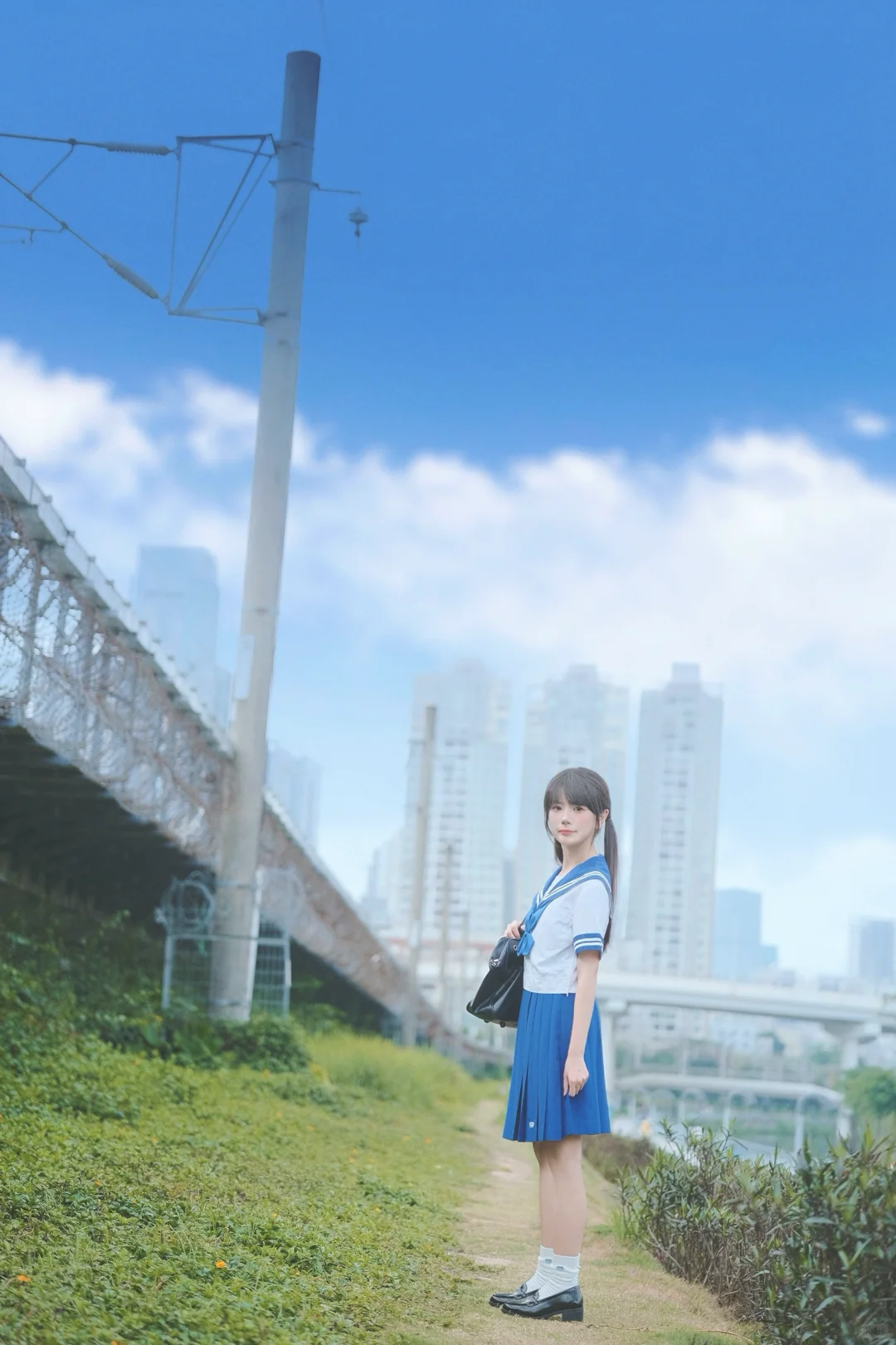 🚂日系少女图鉴｜蓝色水手服与铁道の夏日邂逅