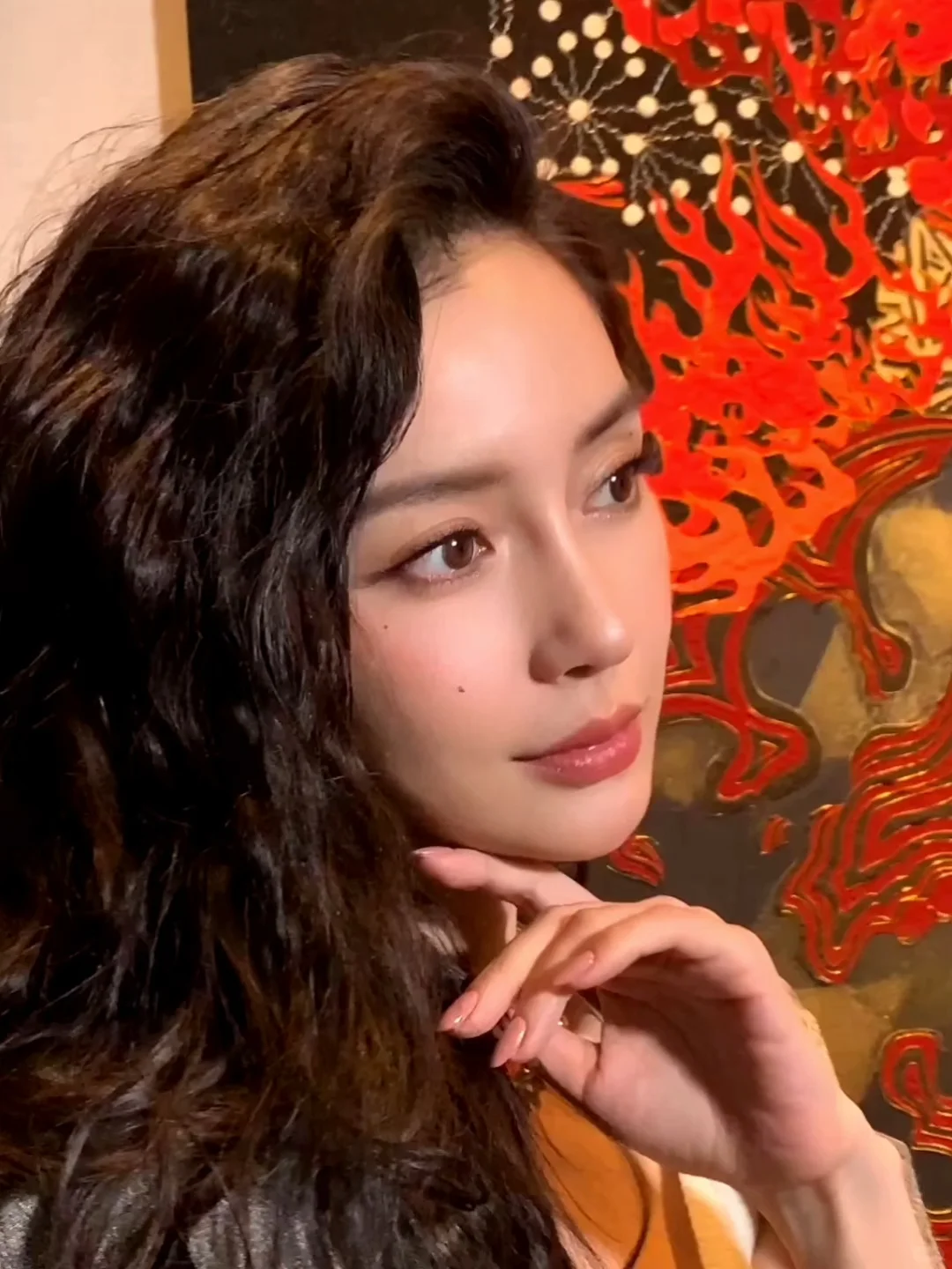 怼脸生图长这样，真人会美成什么样子