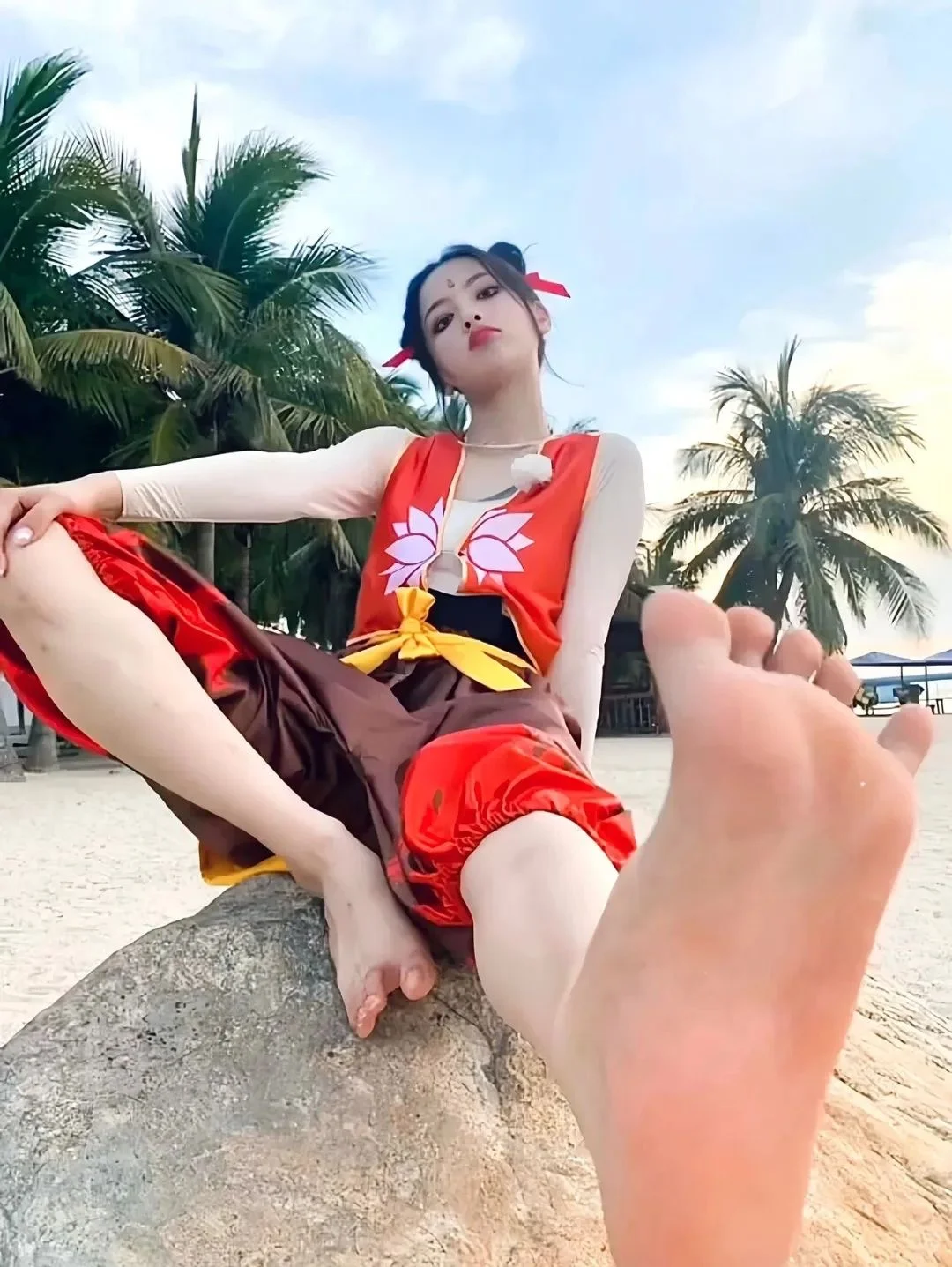 杨超越——吃哪吒一脚