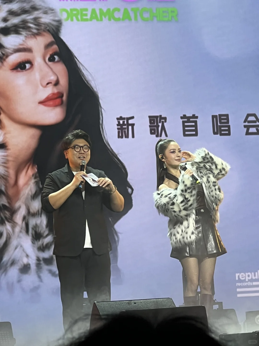 梦幻联动‼️在吉娜的演唱会看到了赵露思妹