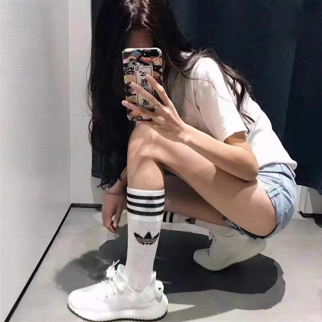 阿迪达斯三叶草袜子黑白条纹长筒袜超值推荐