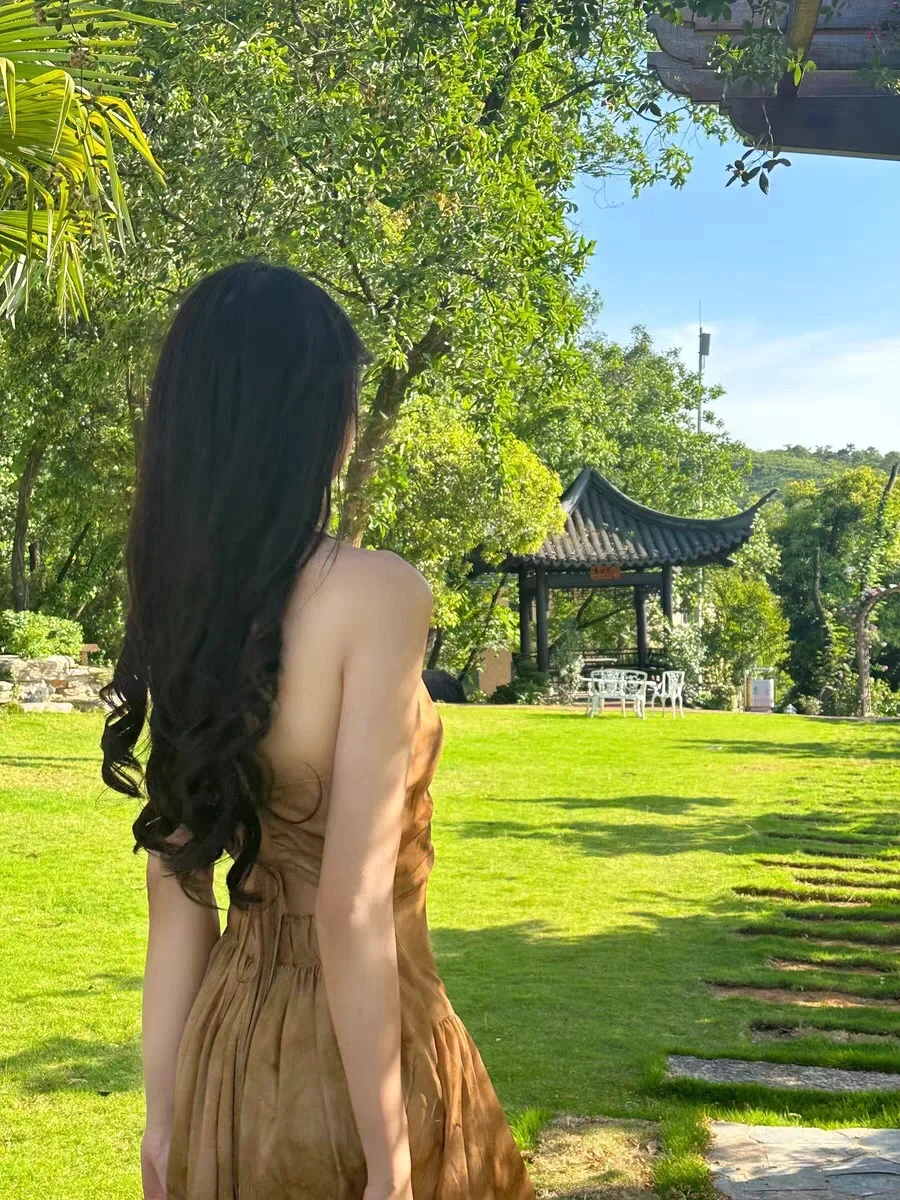 神秘性感又迷人的气质穿搭…….，你get到了吗？
