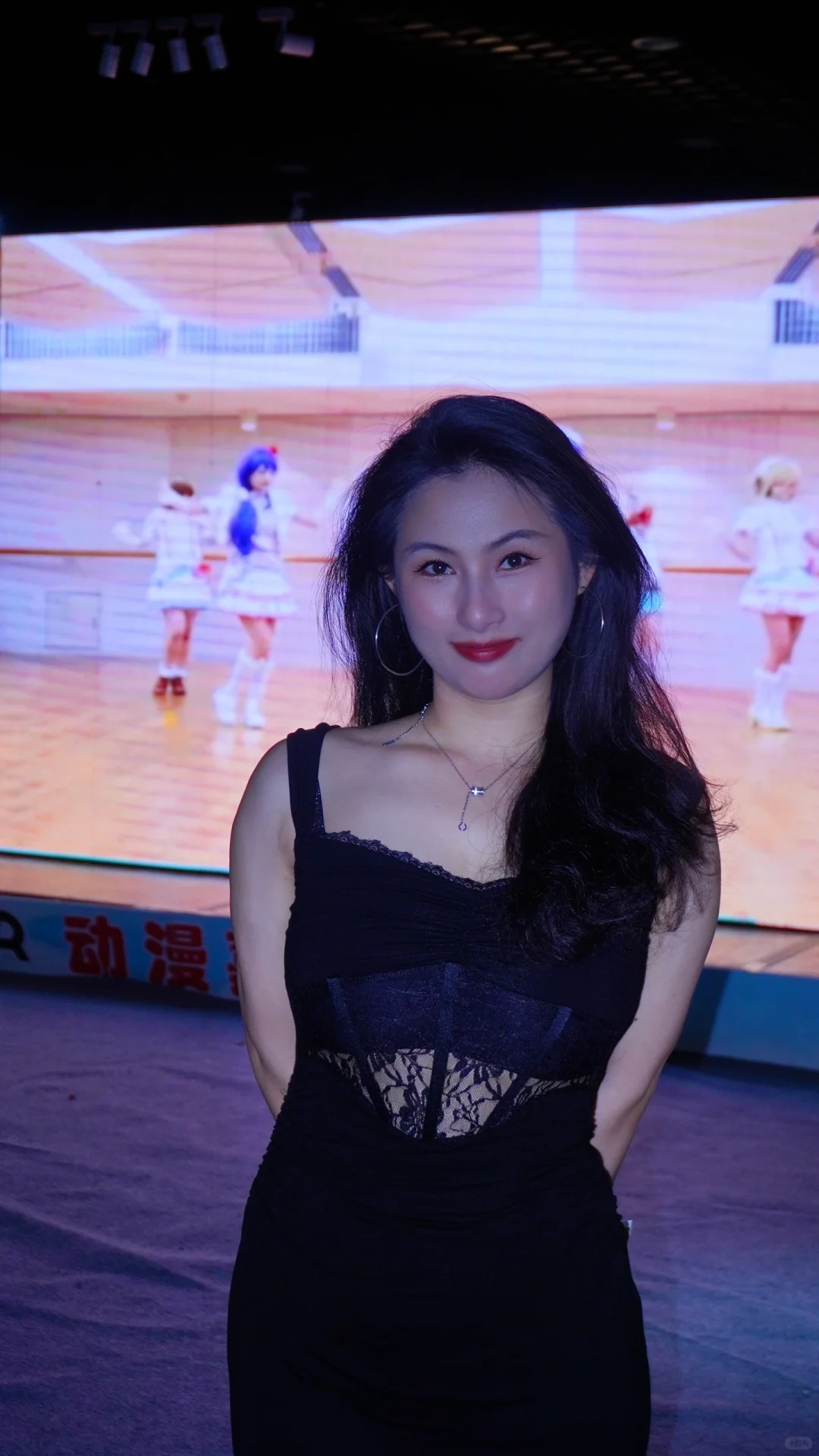 也是当上女明星了