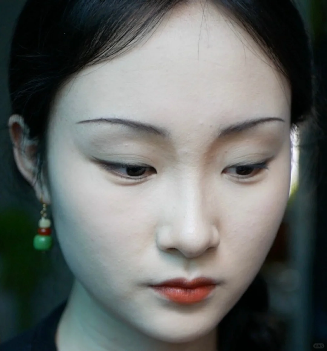 眉眼才是扁平脸的化妆重点