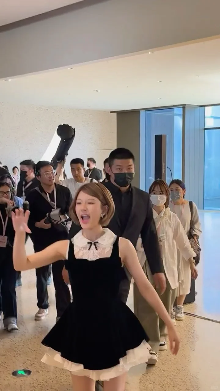 啊啊啊！赵露思笑起来也甜了吧