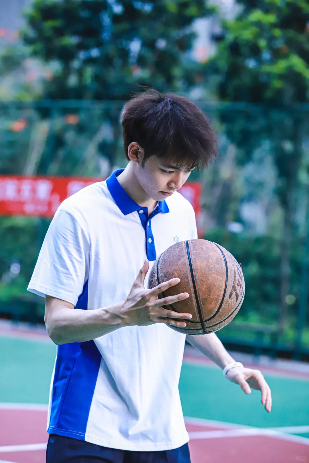 偶遇北大校草｜你耳机听什么 能不能告诉我🎵