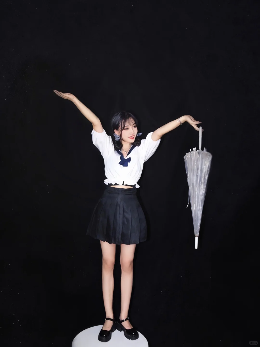 在家拍大片｜0️⃣元get虞书欣同款水手服写真！