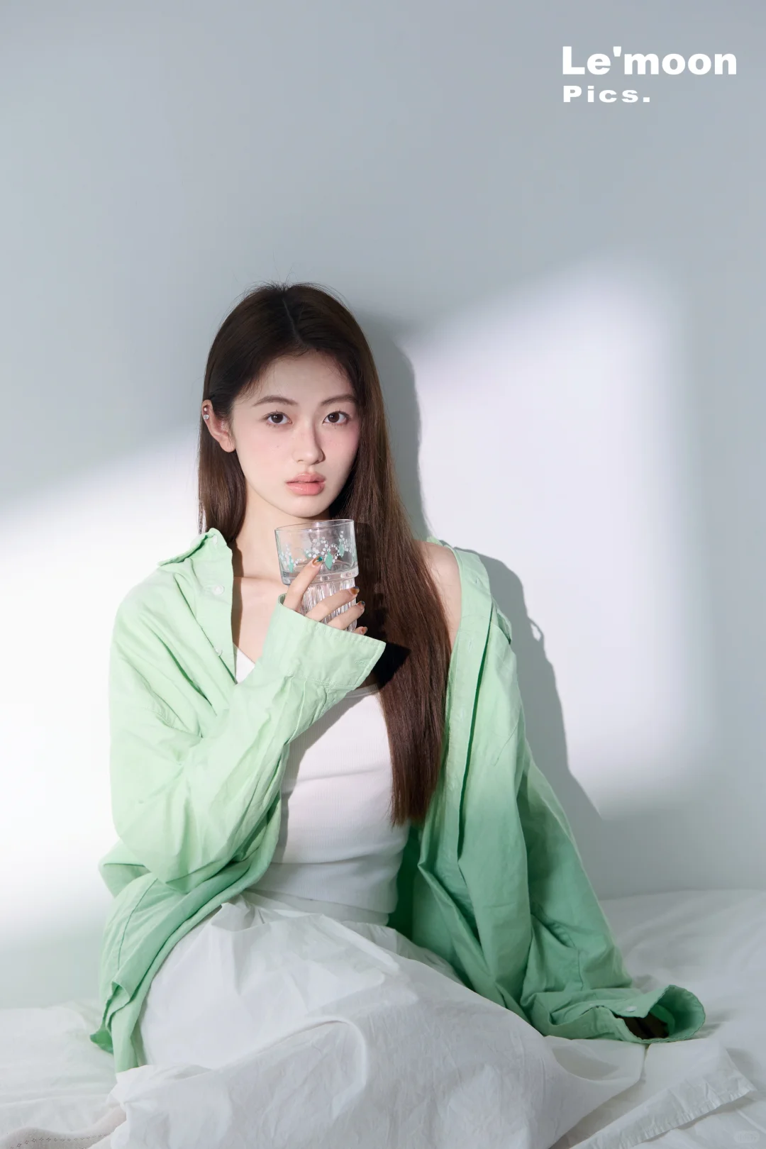 InS一杯白开水•简约韩女写真