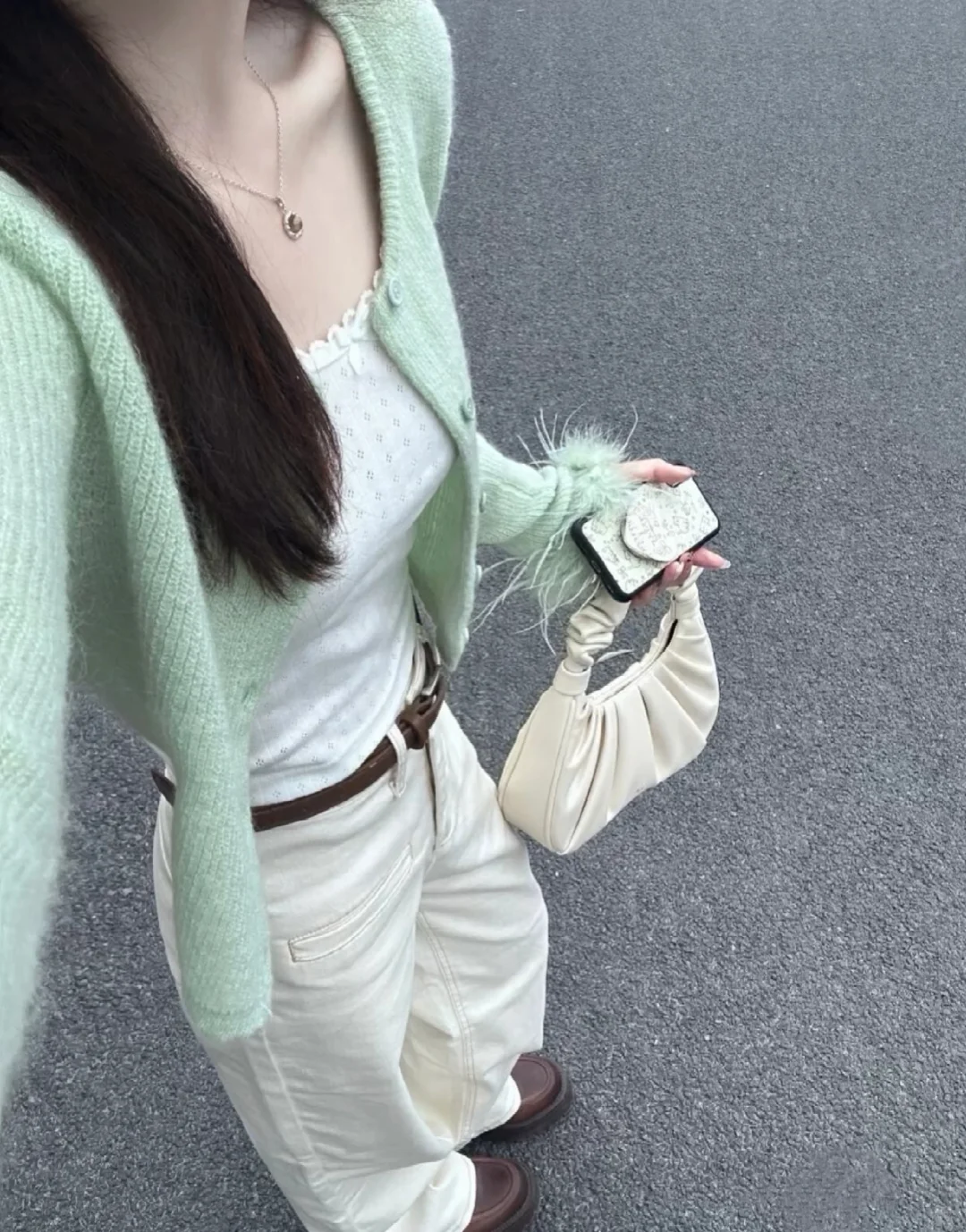 一整个温柔的奶白系穿搭！