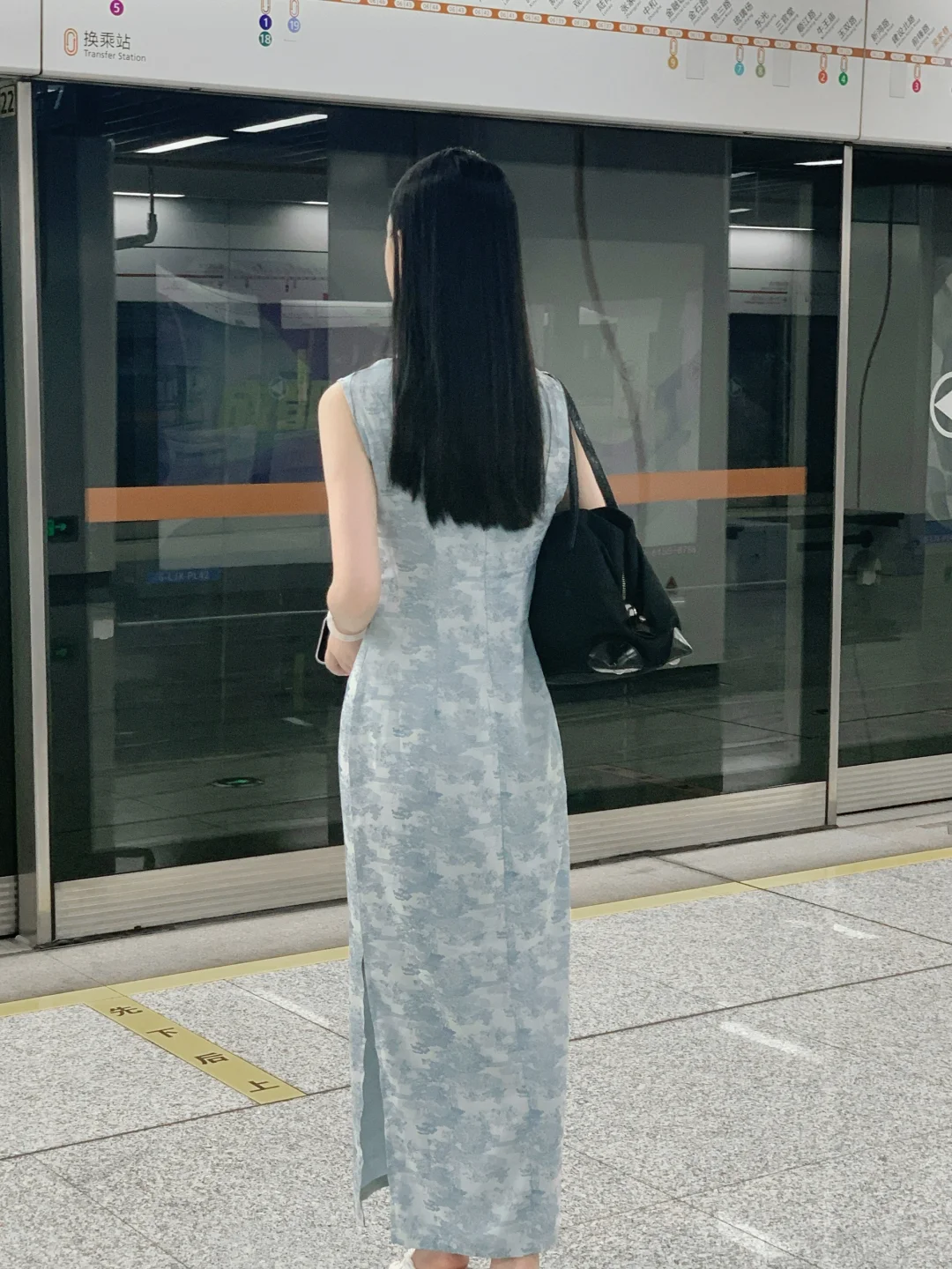 卖了快1千件的【广寒】