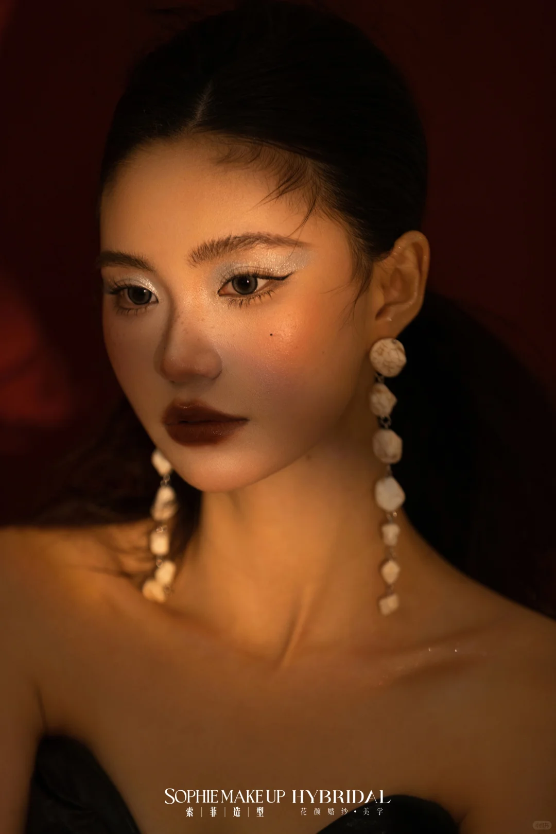 皮革礼服的质感真的太美啦，妥妥的摩登女郎