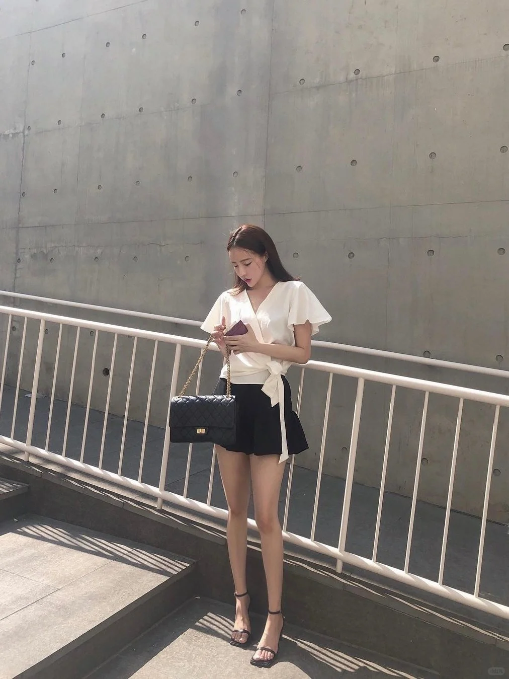 长腿女生这样穿太美了，轻松秀出逆天大长腿