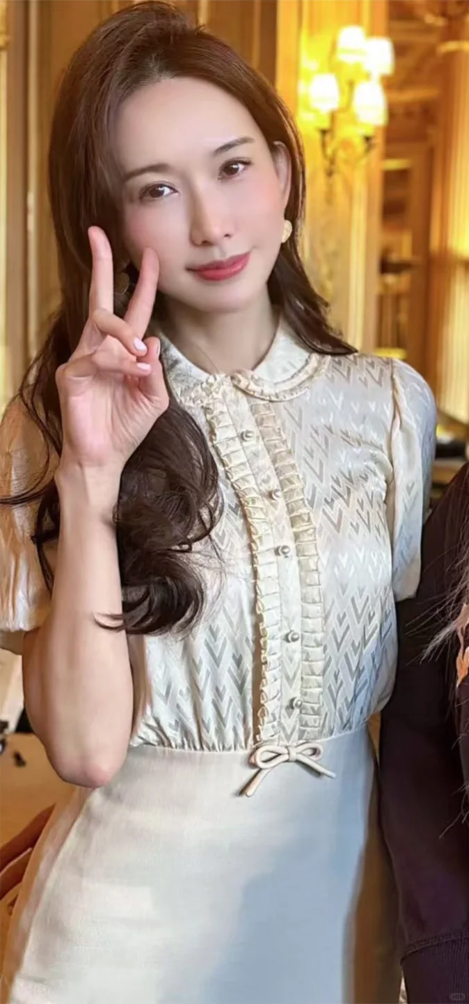 林志玲Valentino造型，性感与甜美完美结合🌟