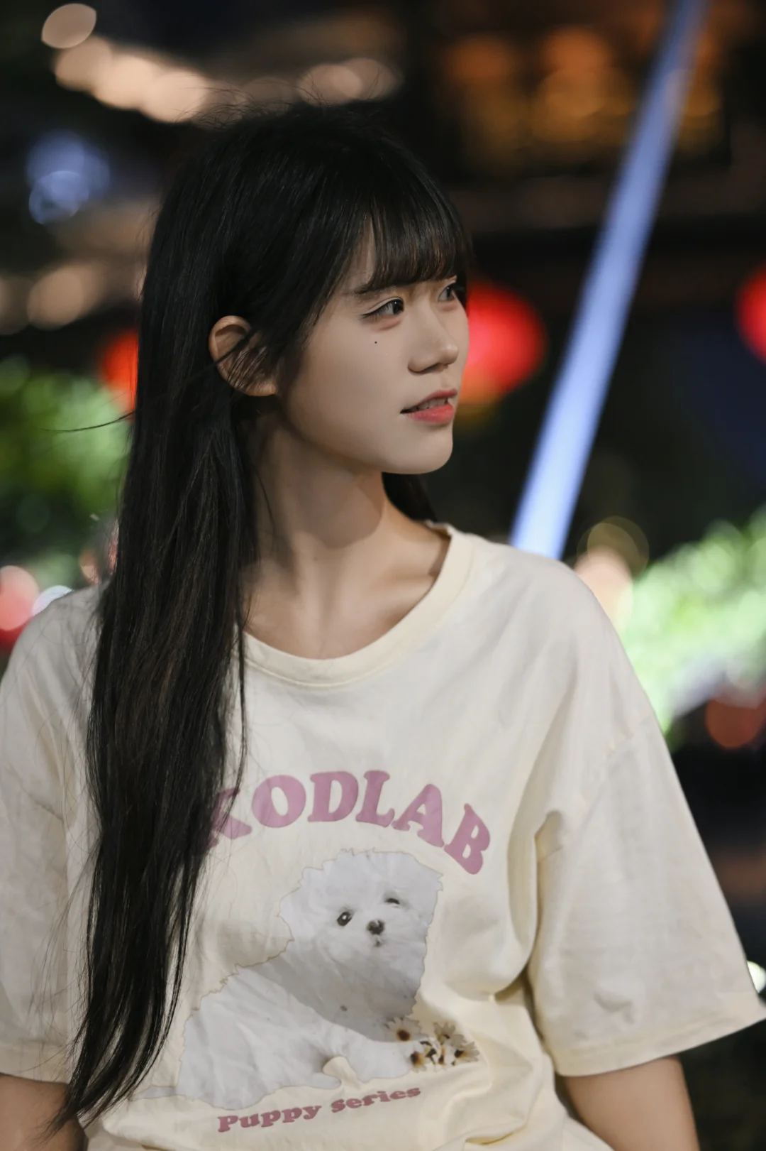 快门咬住夜的轮廓 也咬住你的轮廓