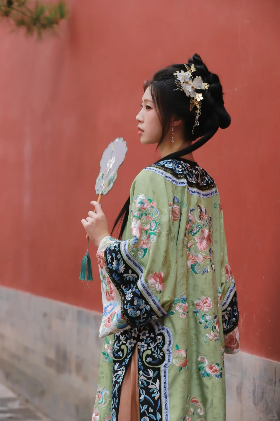 求问扁平身材适合什么裙子